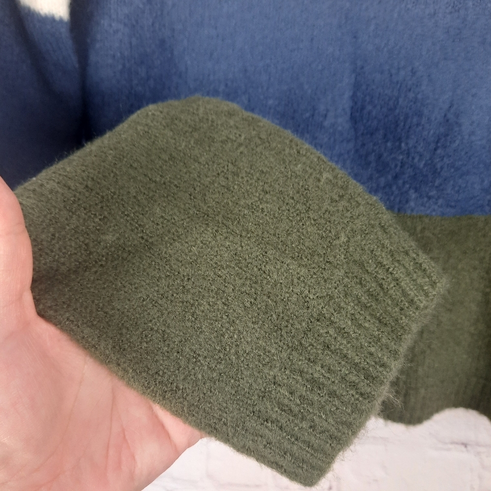 Hem & Thread Color-Block Soft Knit Sweater - Picture 6 of 12